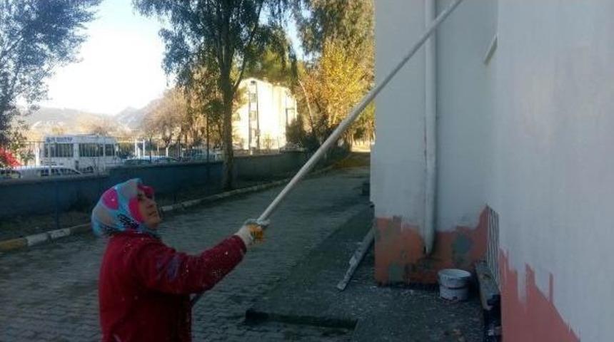 Kocasına Yardım Amacıyla Başladığı Boyacılıkta Usta Oldu