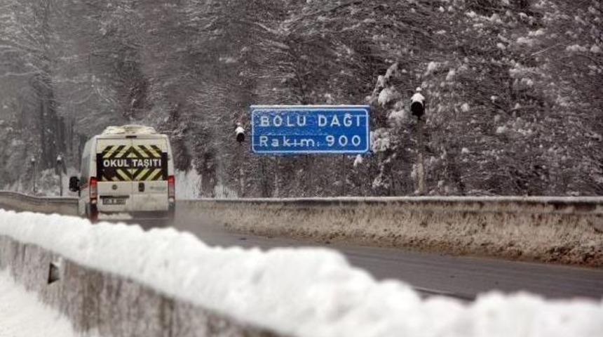 Bolu Dağı'nda Kar Ulaşımı Zorlaştırdı