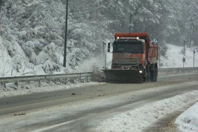 Bolu Dağı'nda Kar Ulaşımı Zorlaştırdı