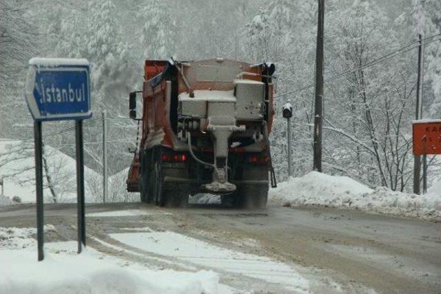 Bolu Dağı'nda Kar Ulaşımı Zorlaştırdı