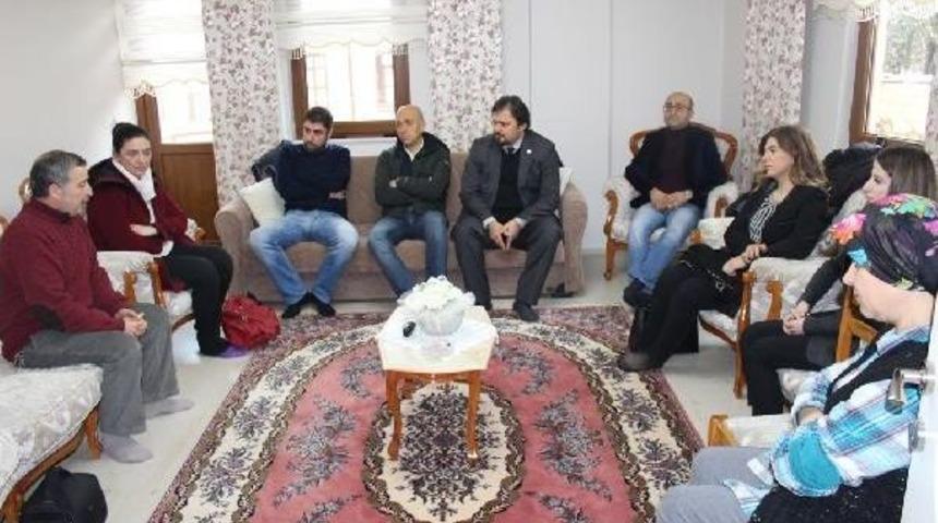 Evinin &Ouml;n&uuml;nde &Ouml;ld&uuml;r&uuml;len Tuğ&ccedil;e&rsquo;Nin Ailesine Bursa Barosu&rsquo;Ndan Ziyaret