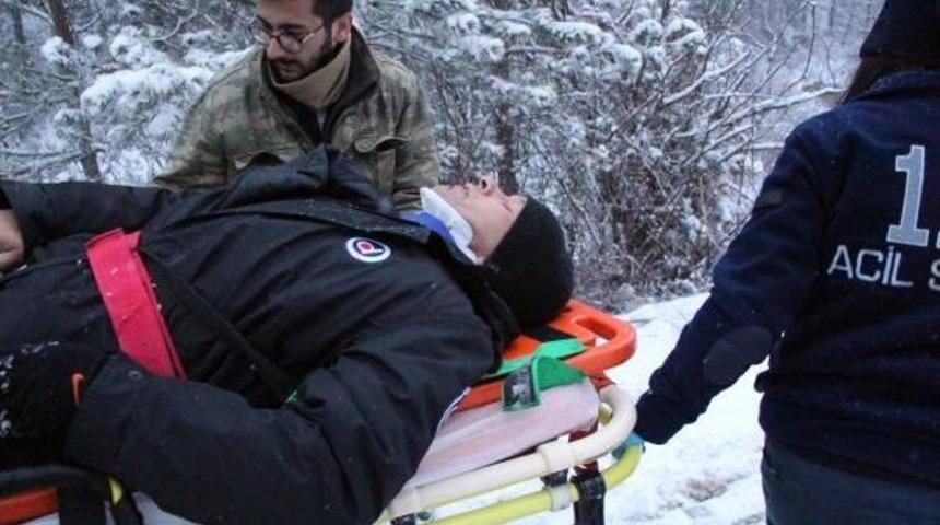 Bolu'da Otomobil Şarampole Yuvarlandı; S&uuml;r&uuml;c&uuml; Yaralı