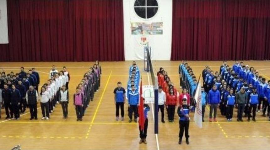 &Uuml;niversitelerarası Voleybol Heyecanı Başladı