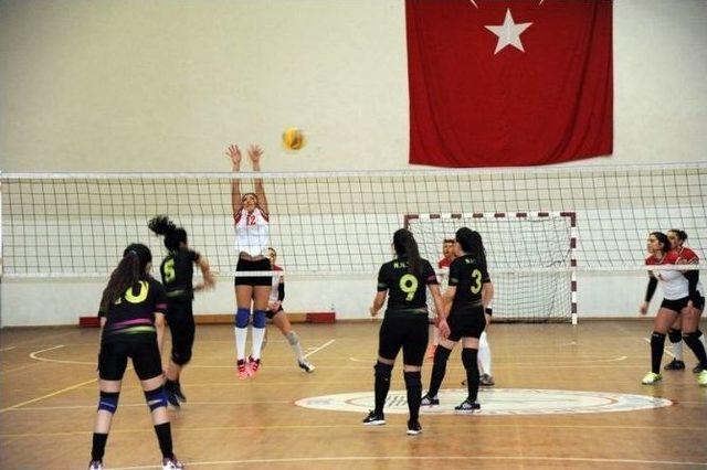 Üniversitelerarası Voleybol Heyecanı Başladı