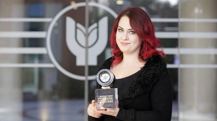 İlk Y&ouml;netmenlik Denemesinden &Ouml;d&uuml;lle D&ouml;nd&uuml;