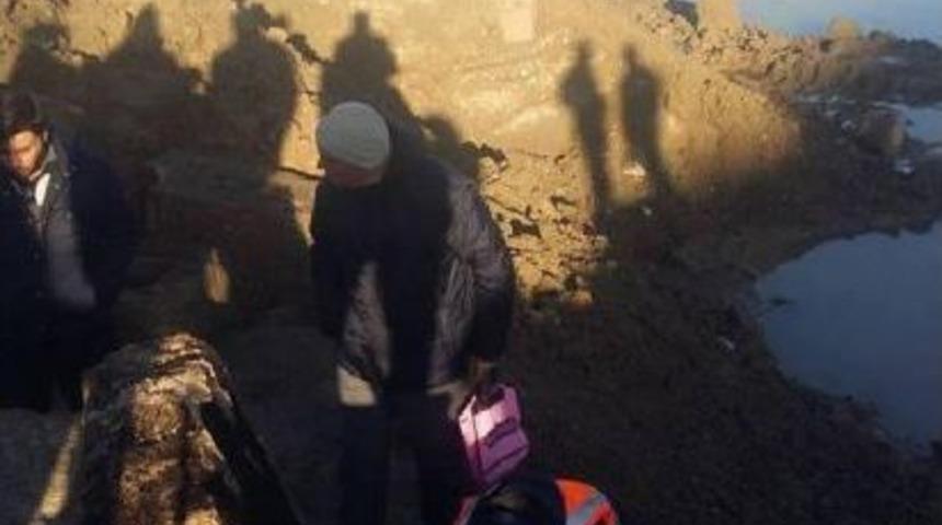 K&uuml;tahya'da Belediye Binası Inşaatında Lahit Mezarlar &Ccedil;ıktı