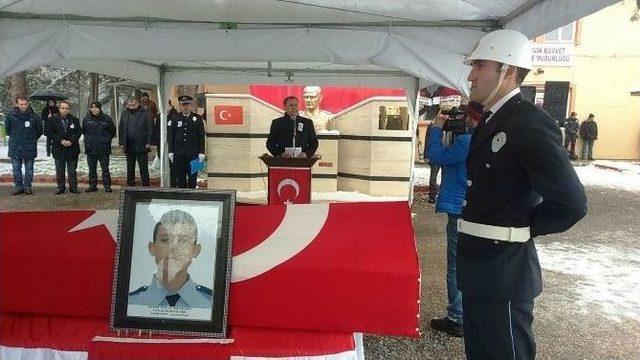 Polis Babadan Şehit Oğluna Veda