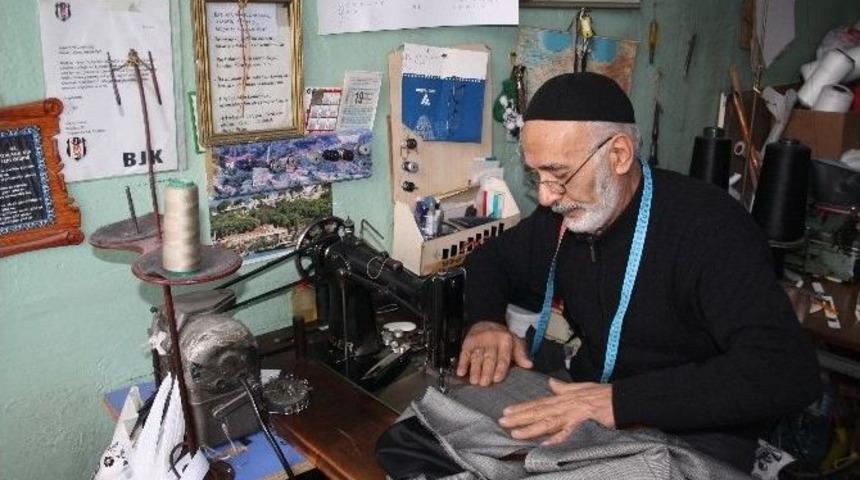 70 Yıllık Dikiş Makinesiyle Teknolojiye Meydan Okuyor