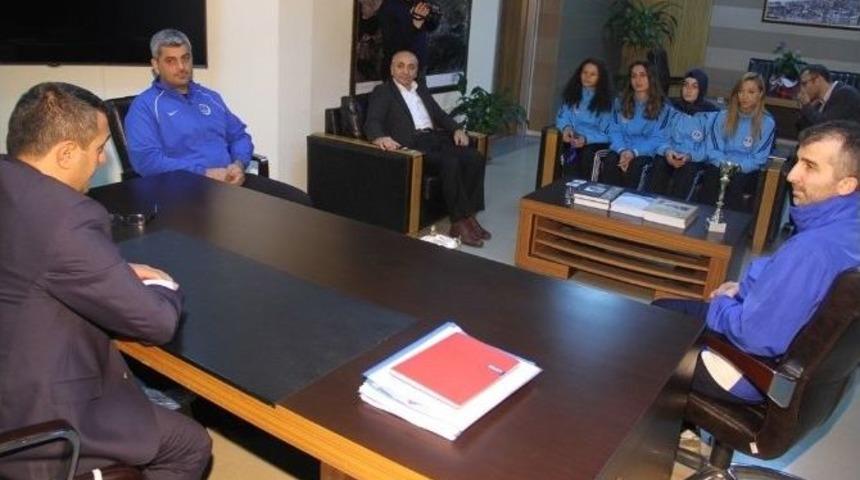 Genel Sekreter Yeşildal, B&uuml;y&uuml;kşehirli Karatecileri Ağırladı