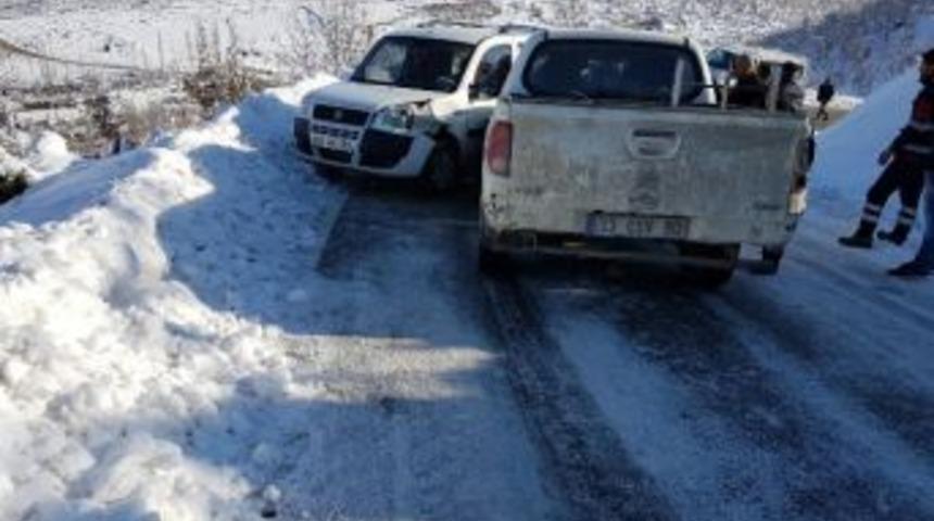 Siirt&rsquo;te Kar Yağışı Trafik Kazalarını Artırdı
