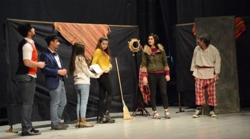 Bitlis&rsquo;te &ldquo;zamsalak&rdquo; Oyunu Sahnelendi