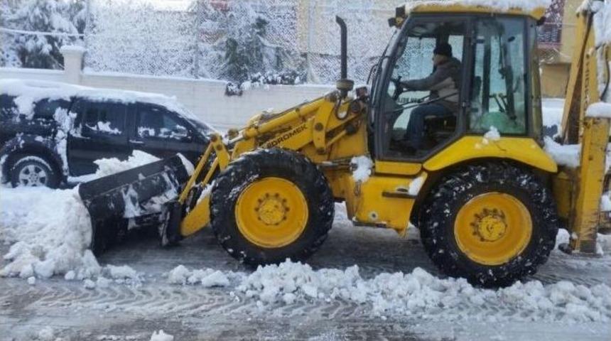 Eruh Belediyesinden Kar Temizleme &Ccedil;alışmaları