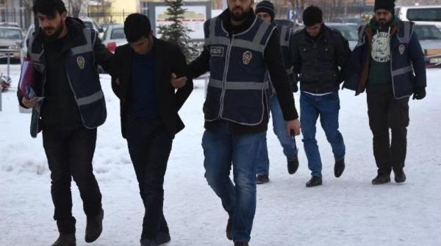 Telefon Dolandırıcıları Su&ccedil;&uuml;st&uuml; Yakalandı