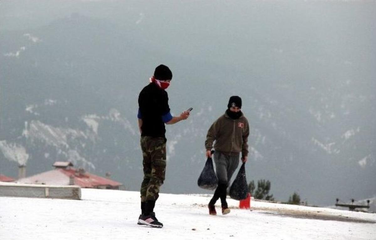 P&ouml;h Sınavlarına Hazırlanmak İ&ccedil;in İnşaat Malzemelerinden Parkur Yaptılar