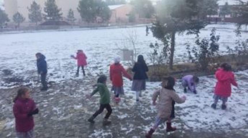 Hisarcık Merkezine Yılın İlk Karı Yağdı