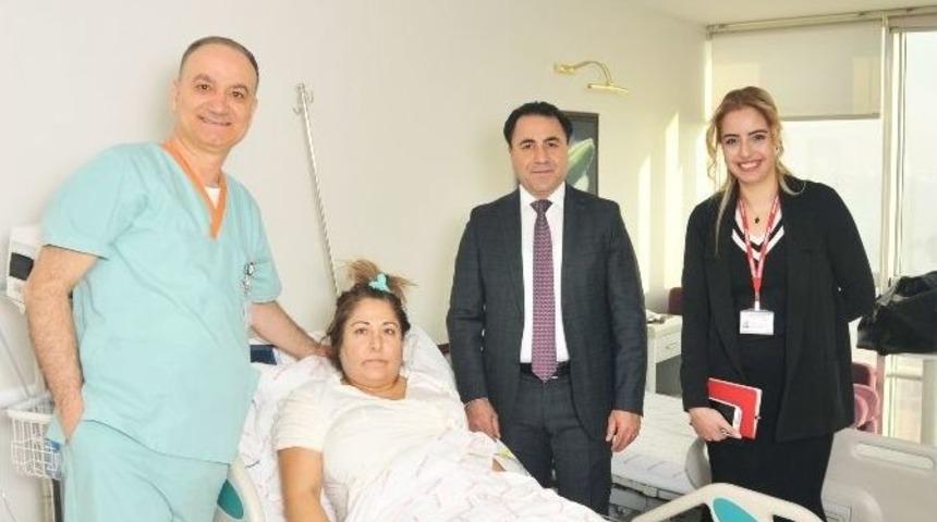 Deneyimli Cerrah Eşinin Midesini K&uuml;&ccedil;&uuml;ltt&uuml;