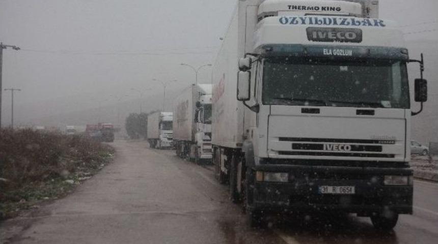 Suriye&rsquo;ye Yardımlar Kar Altında Devam Ediyor