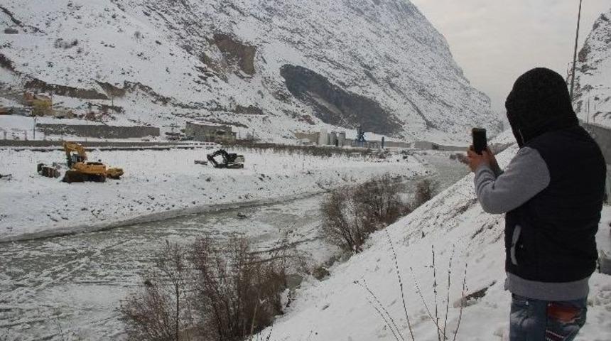 Hakkari Buz Tuttu