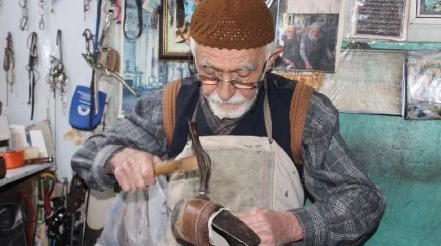 74 Yıldır Ayakkabı Tamir Ediyor