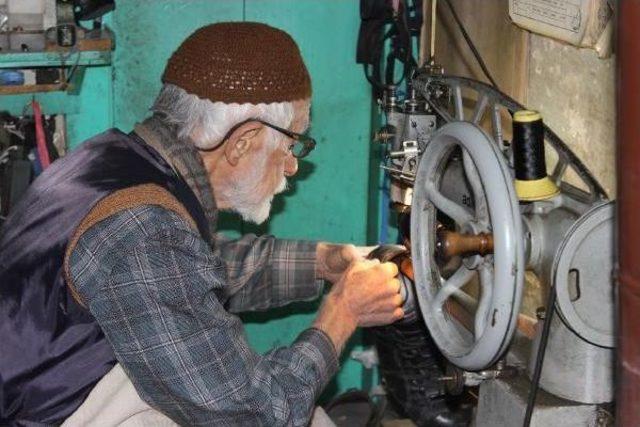 74 Yıldır Ayakkabı Tamir Ediyor 1