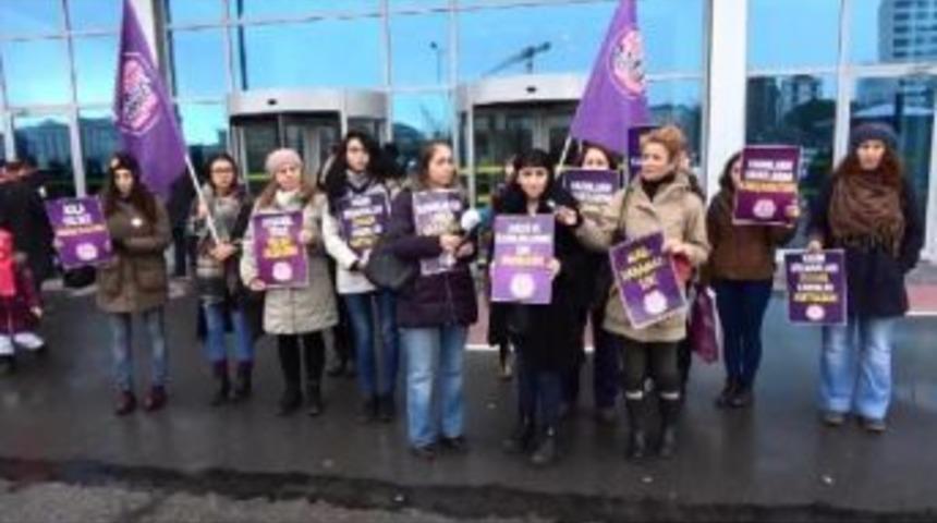 Şortlu Hemşireye Tekme Davası Sonrası Kadınlardan Basın A&ccedil;ıklaması