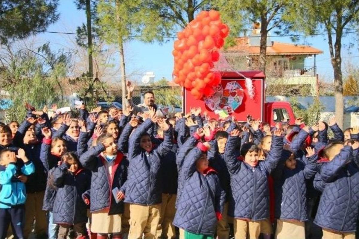 On Bin &Ccedil;ocuğuna Sıcacık Hediye