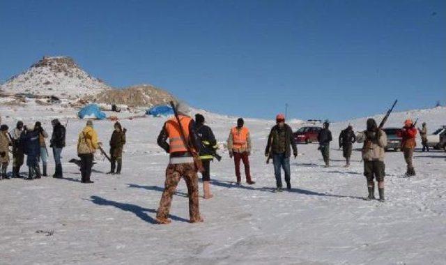 Avcılar, Silahlanıp Domuz Avına &Ccedil;ıktı 1