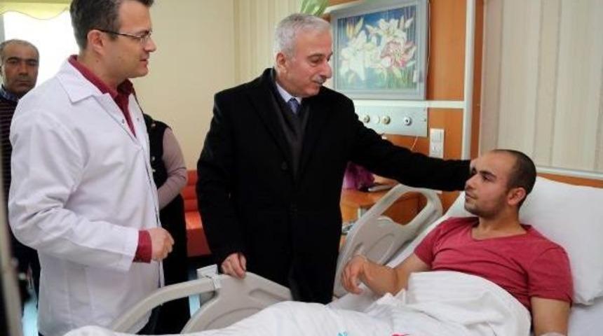 Vali Kam&ccedil;ı, Yaralı Askerleri Ziyaret Etti