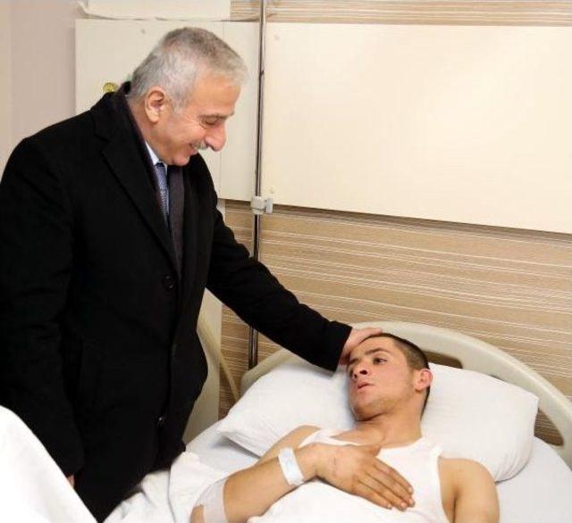 Vali Kam&ccedil;ı, Yaralı Askerleri Ziyaret Etti 2