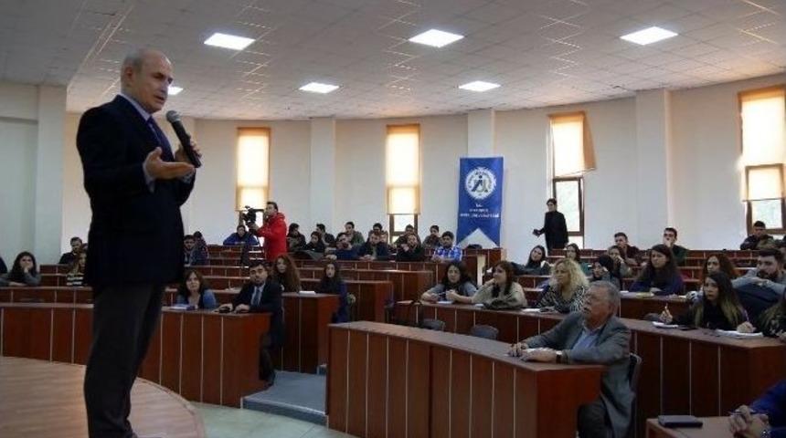 Başkan Akg&uuml;n, &Uuml;niversite &Ouml;ğrencilerine Kent Y&ouml;netimini Anlattı
