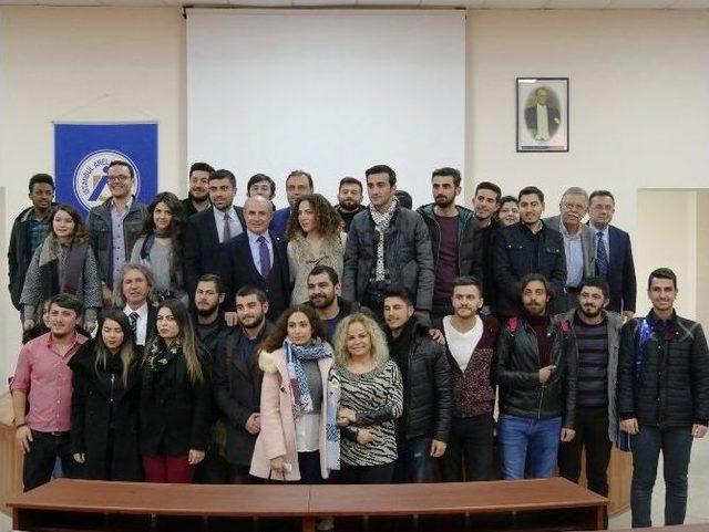 Başkan Akg&uuml;n, &Uuml;niversite &Ouml;ğrencilerine Kent Y&ouml;netimini Anlattı 1