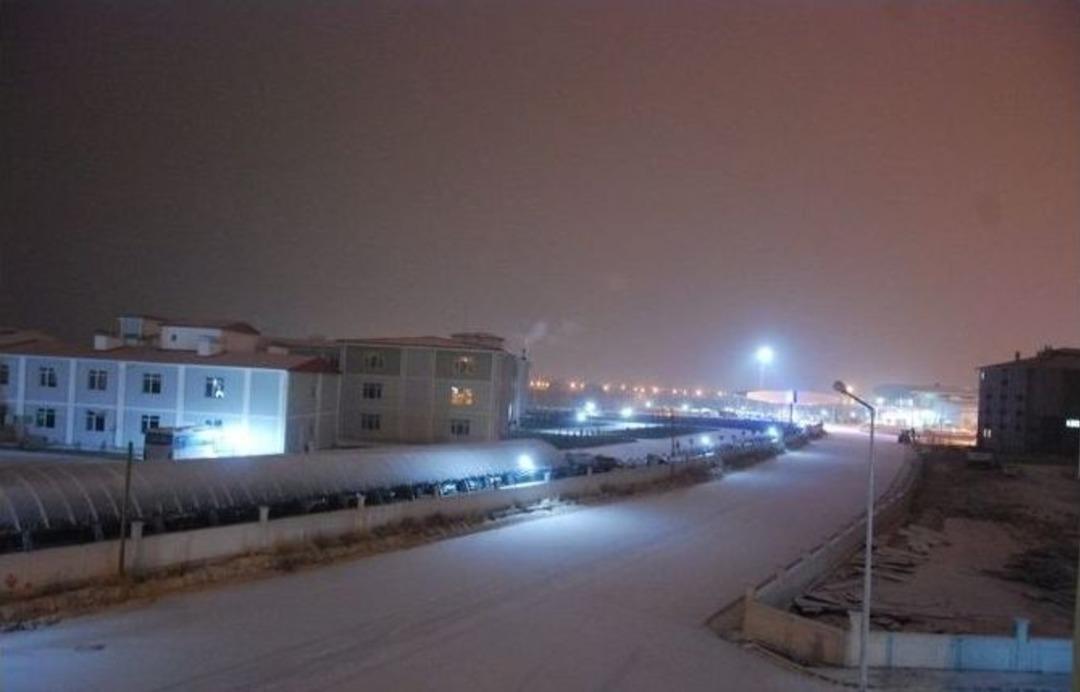 Afyonkarahisar&rsquo;da Beklenen Kar Yağışı Gece Yarısı Başladı