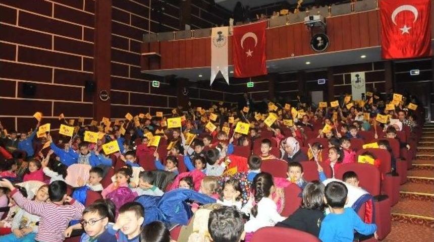 Akşehirli &Ccedil;ocuklar Tiyatroda Buluştu