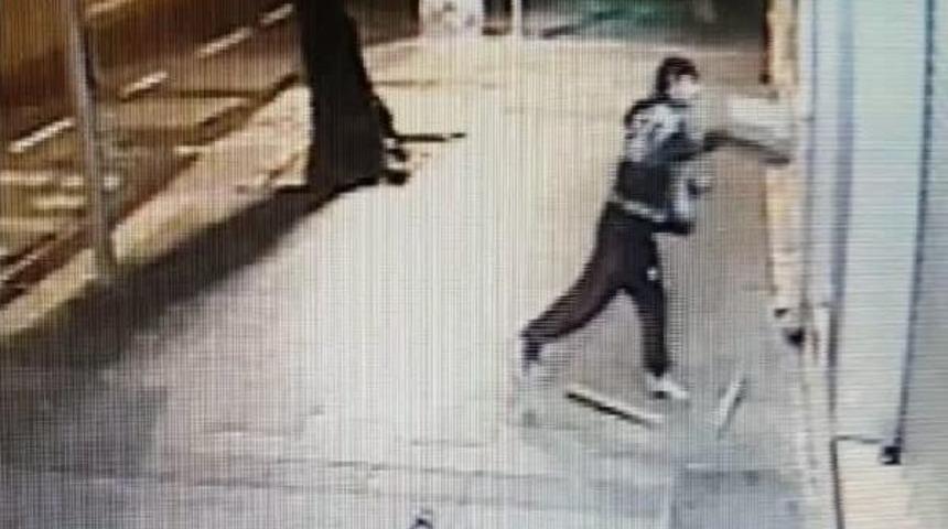 Alarm &Ccedil;almaya Başlayınca Kabloları Isırarak Susturdu