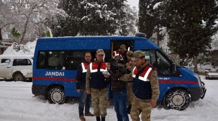 Jandarma, Hırsızları Su&ccedil;&uuml;st&uuml; Yakaladı