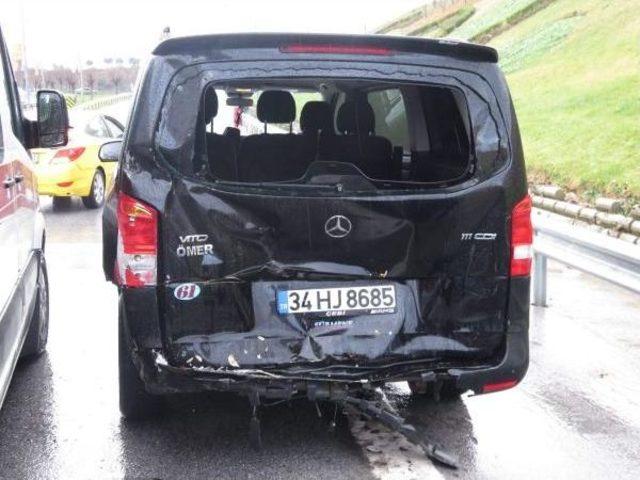 Havalimanı Sapağında Trafik Kazası ;1 Ağır Yaralı