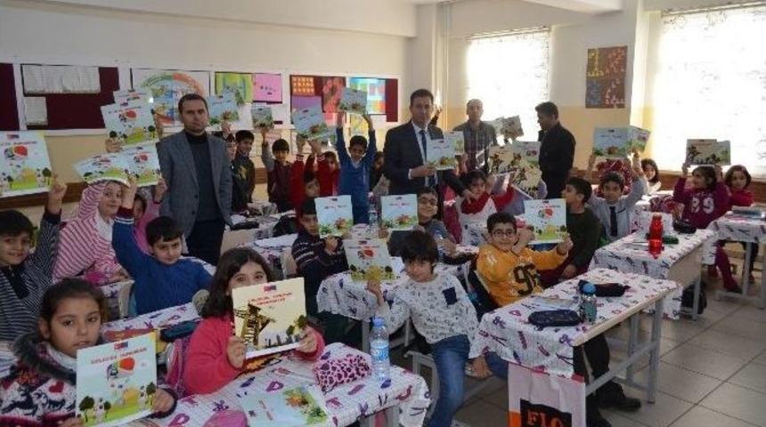 &Ouml;ğrencilerde Sosyal G&uuml;venlik Bilincini Oluşturmak İ&ccedil;in Hikaye Kitabı Dağıtıldı