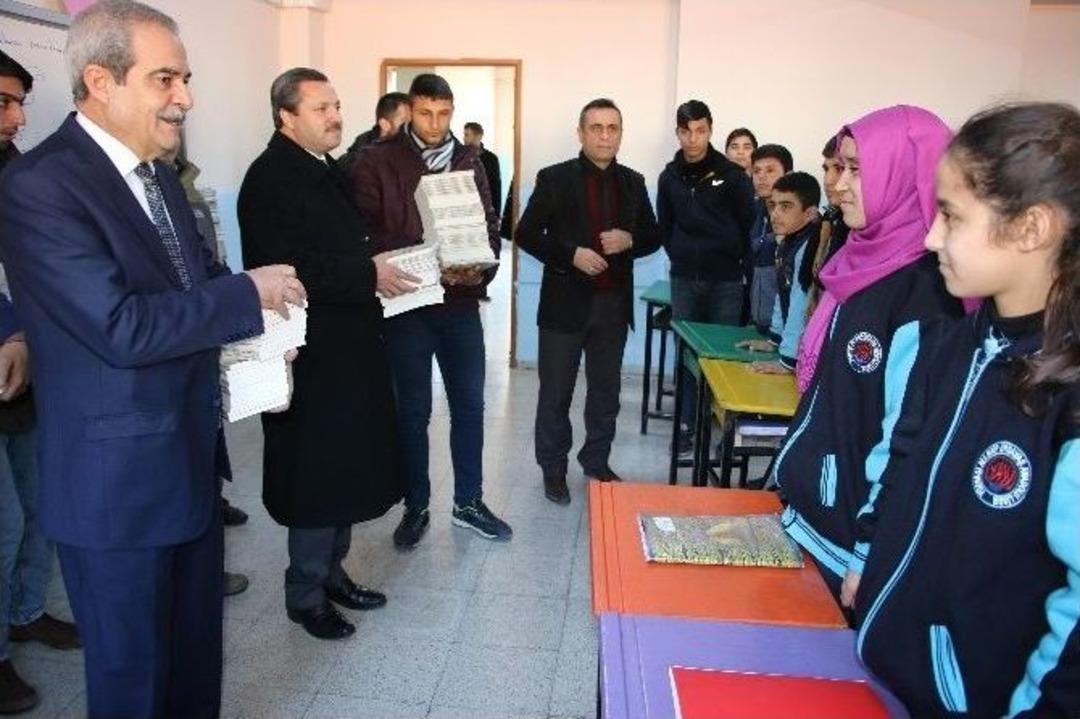 Haliliye&rsquo;de 60 Bin &Ouml;ğrenciye Siyer-i Nebi Kitabı Dağıtımı S&uuml;r&uuml;yor