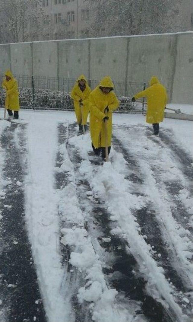 Büyükşehir’den Kapalı Yollara Anında Müdahale