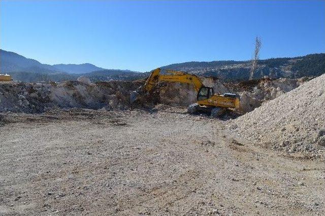 Kaş Cemre’de Asfalt Hazırlığı