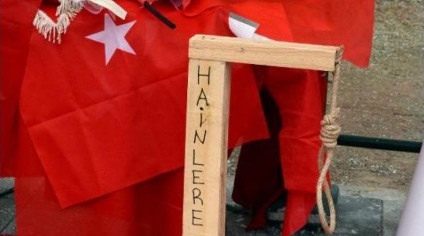 Patlamanın Yaşandığı Yere Idam Sehpası Bıraktılar