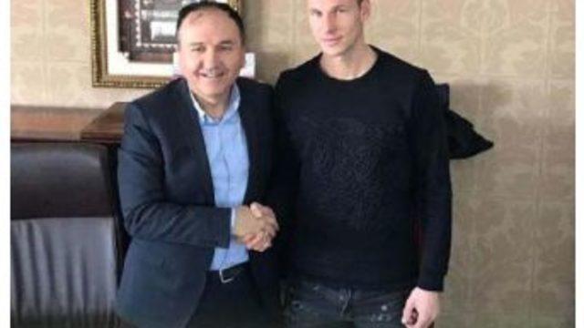 Sivasspor Kelhar Ile Ön Anlaşma Imzaladı