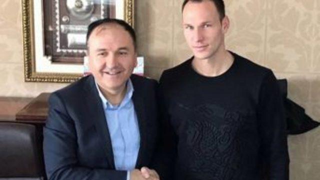 Sivasspor Dejan Kelhar İle 6 Aylık Sözleşme İmzaladı