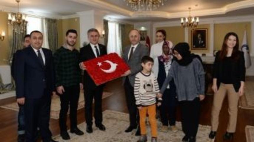 Vali Azizoğlu: &ldquo;ortadoğu&rsquo;daki &Ccedil;atışmalarda Milyonlarca İnsan Yerinden Oldu&rdquo;