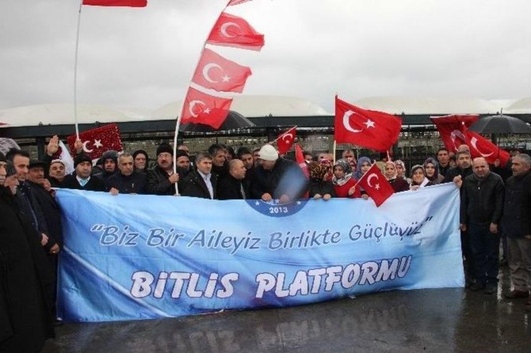 Bitlisliler Şehitler Tepesi&rsquo;nde Ter&ouml;r&uuml; Lanetledi