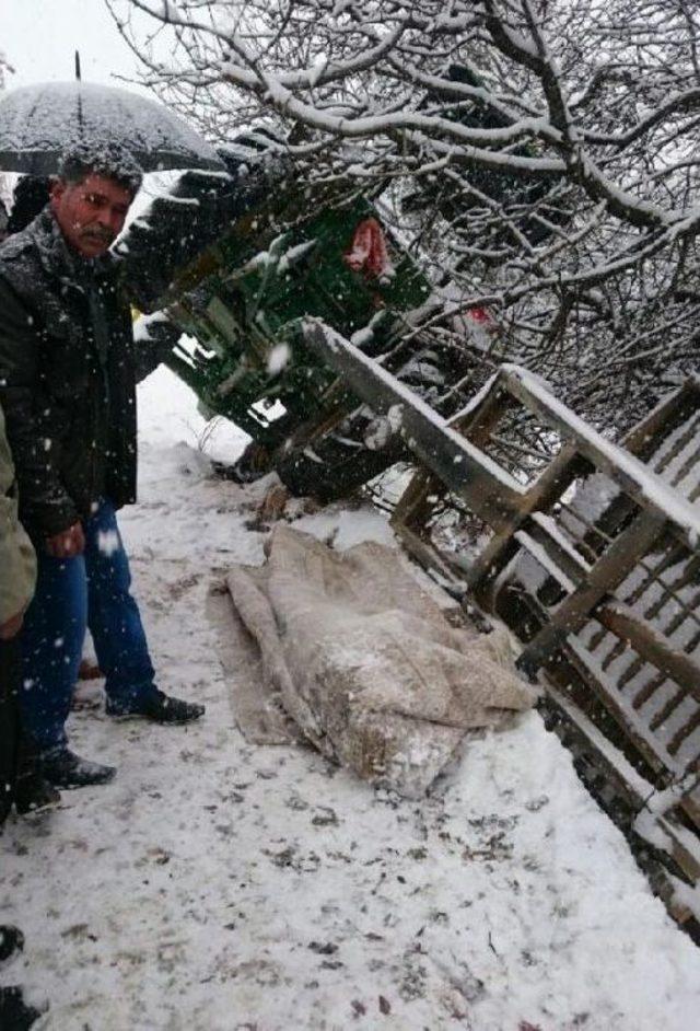 Karda Devrilen Traktörün Altında Kalan Sürücü Öldü