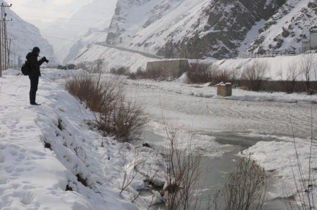 Hakkari Buz Tuttu