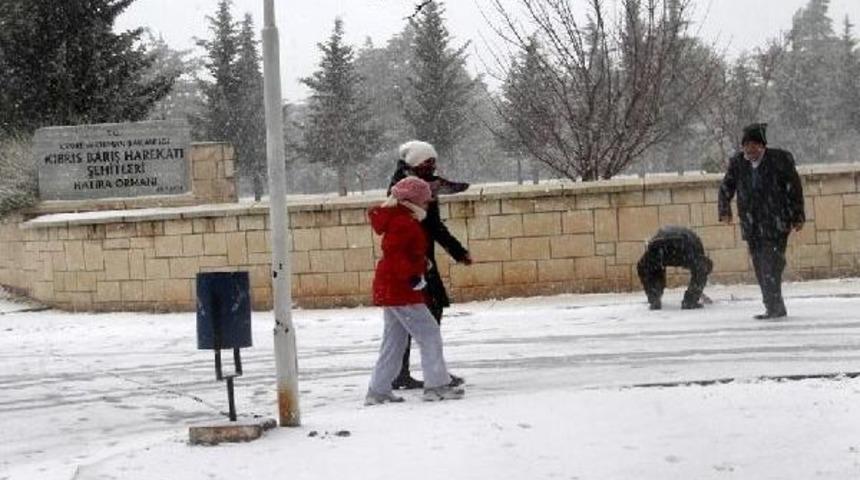 Mut Ve Silifke'ye 15 Yıl Sonra Kar Yağdı