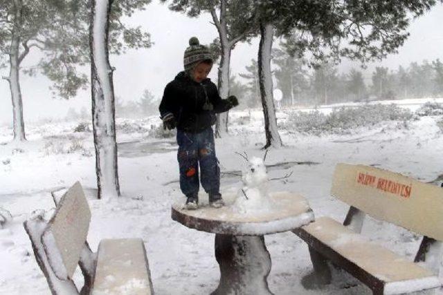 Mut Ve Silifke'ye 15 Yıl Sonra Kar Yağdı