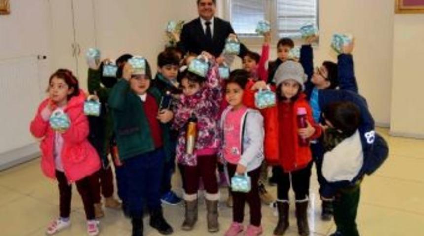 Besni&rsquo;de &Ouml;ğrencilere Kumbara Hediye Edildi